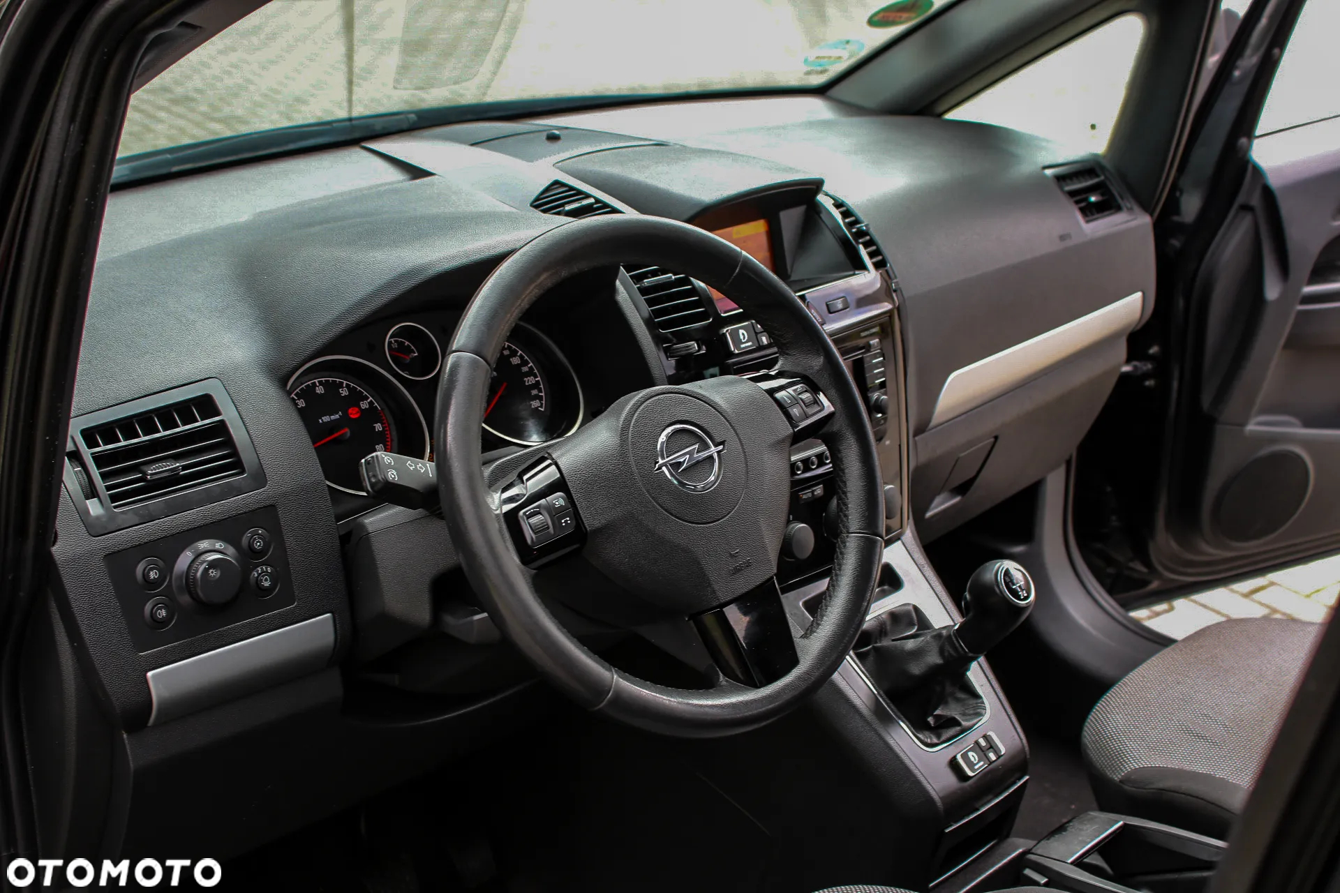 Opel Zafira 1.8 Navi - 32