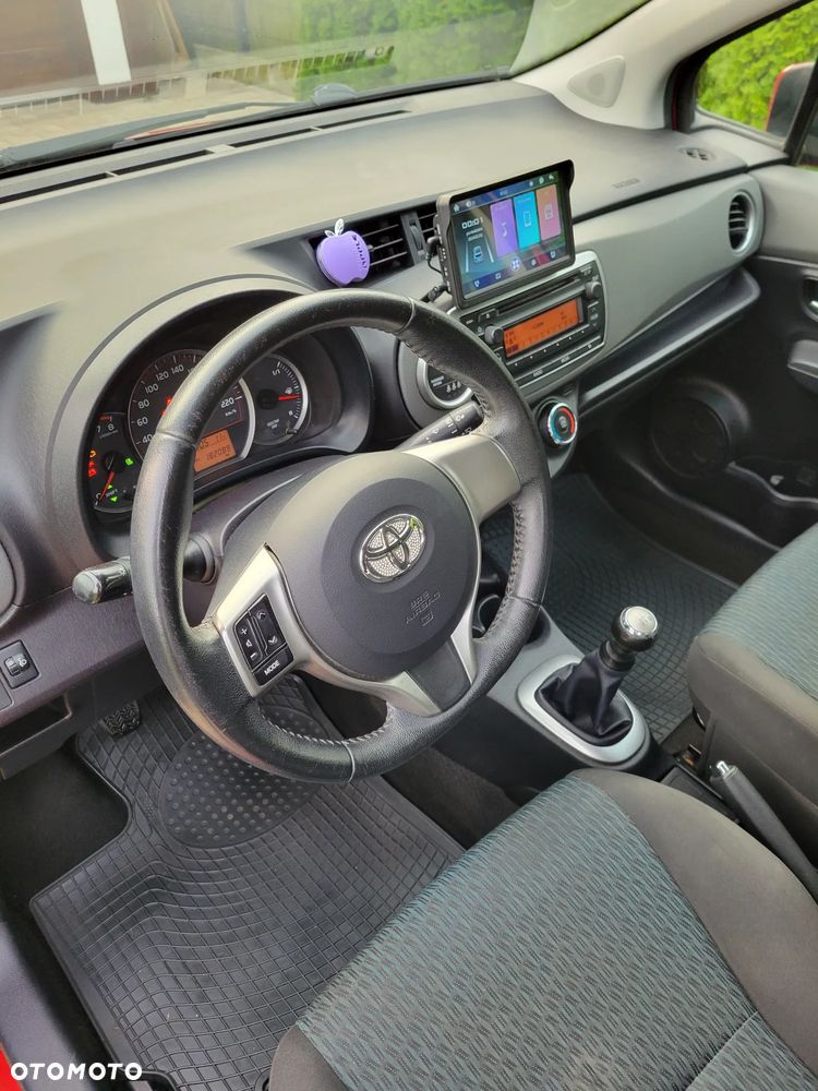 Toyota Yaris - 10