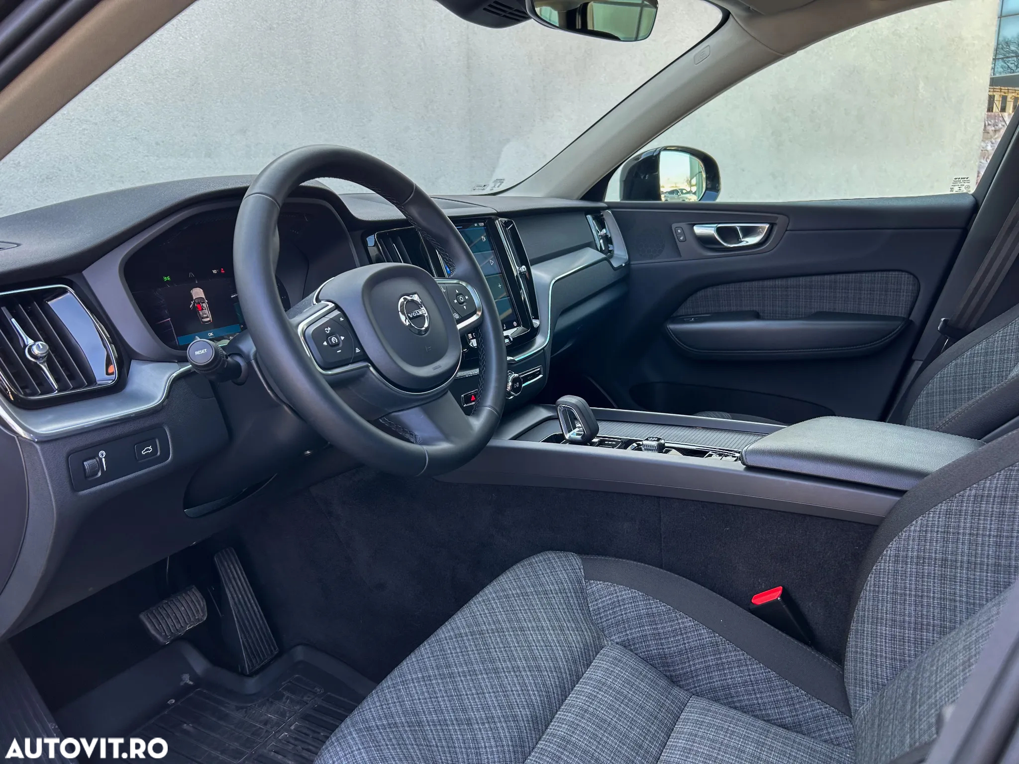 Volvo XC 60 B5 MHEV AT8 AWD Momentum Pro - 25