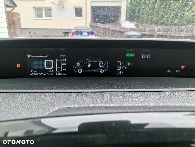 Toyota Prius - 4
