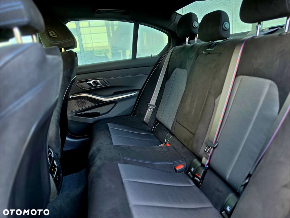 BMW Seria 3 330i xDrive M Sport - 30