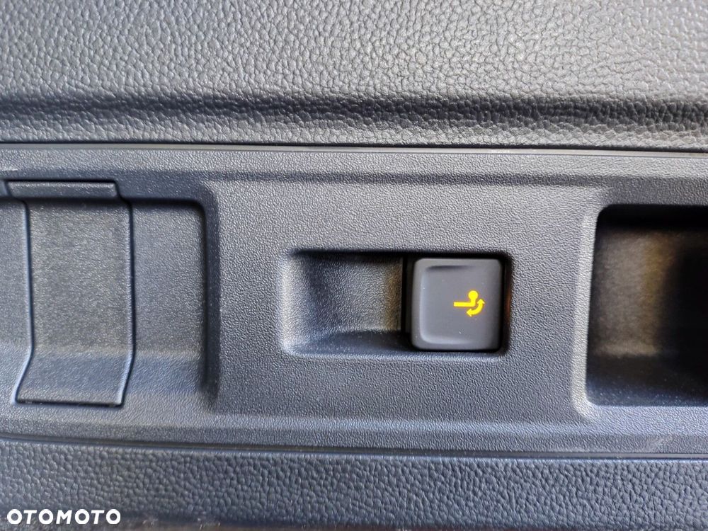 Volkswagen Passat Variant 2.0 TDI EVO Elegance DSG - 29