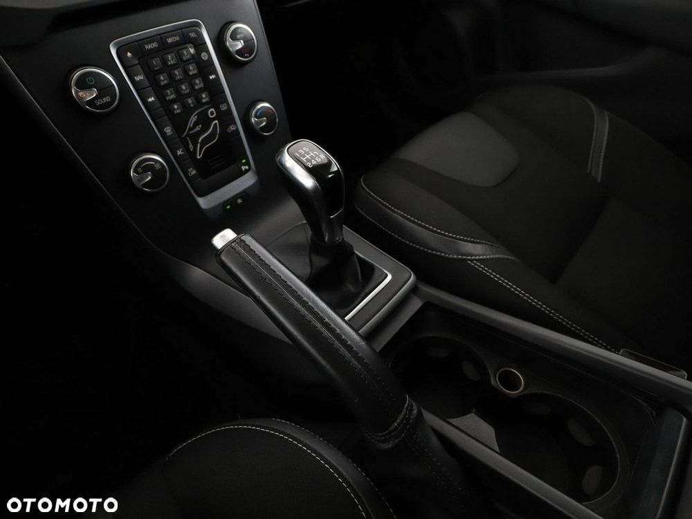 Volvo V40 T2 Momentum - 29