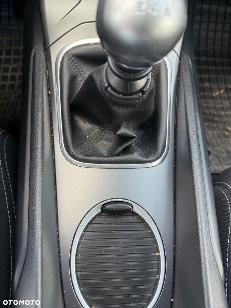 Toyota Avensis 1.8 Premium - 16
