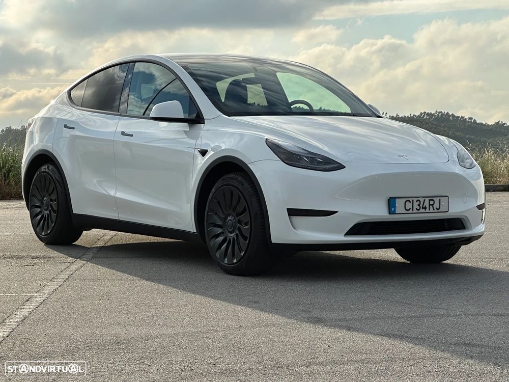 Tesla Model Y Long-Range RWD - 2