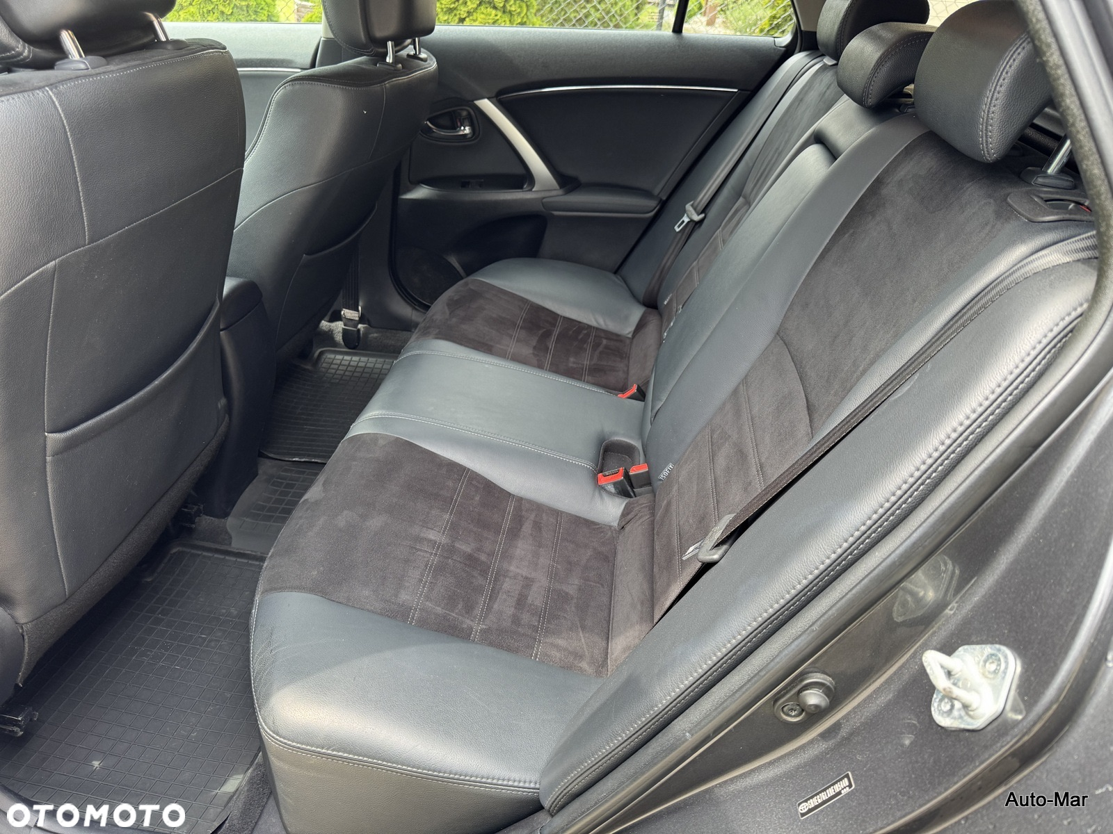 Toyota Avensis 1.8 Premium - 11