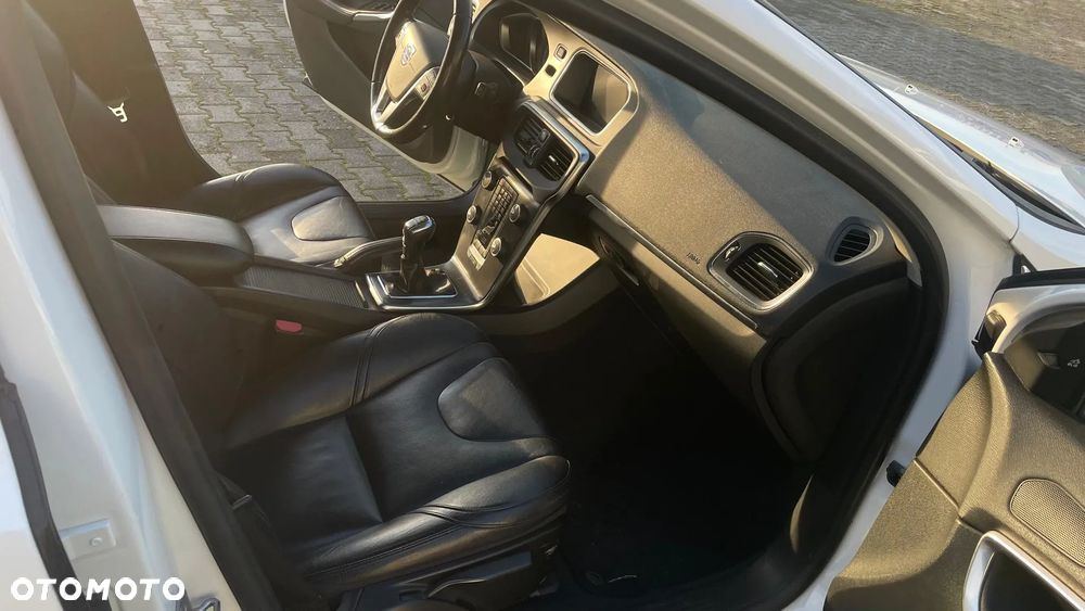 Volvo V40 D4 Inscription - 13