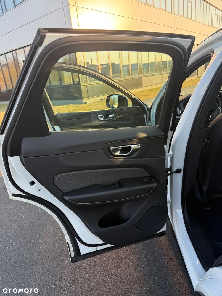 Volvo XC 60 D4 AWD R-Design - 20