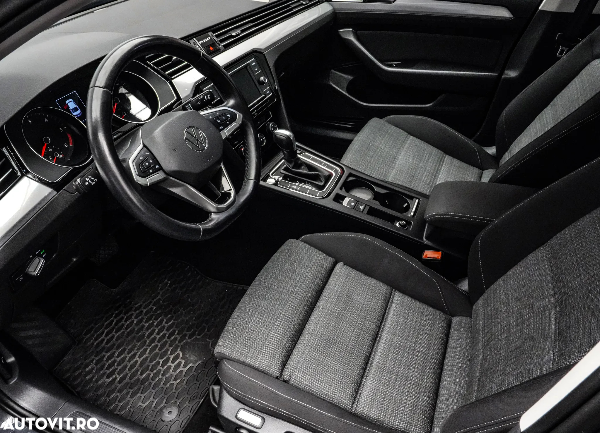 Volkswagen Passat 2.0 TDI DSG Trendline - 11