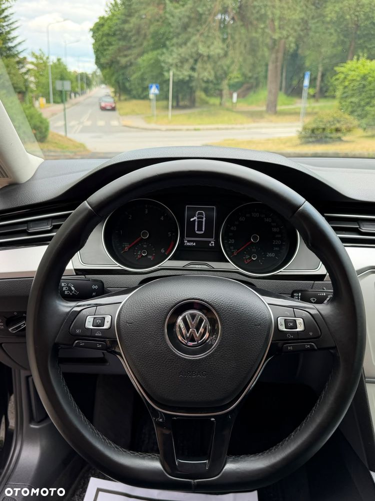 Volkswagen Passat 2.0 TDI (BlueMotion Technology) Comfortline - 23