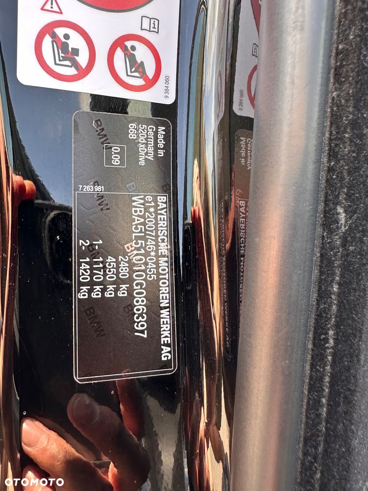 BMW Seria 5 520d xDrive - 22