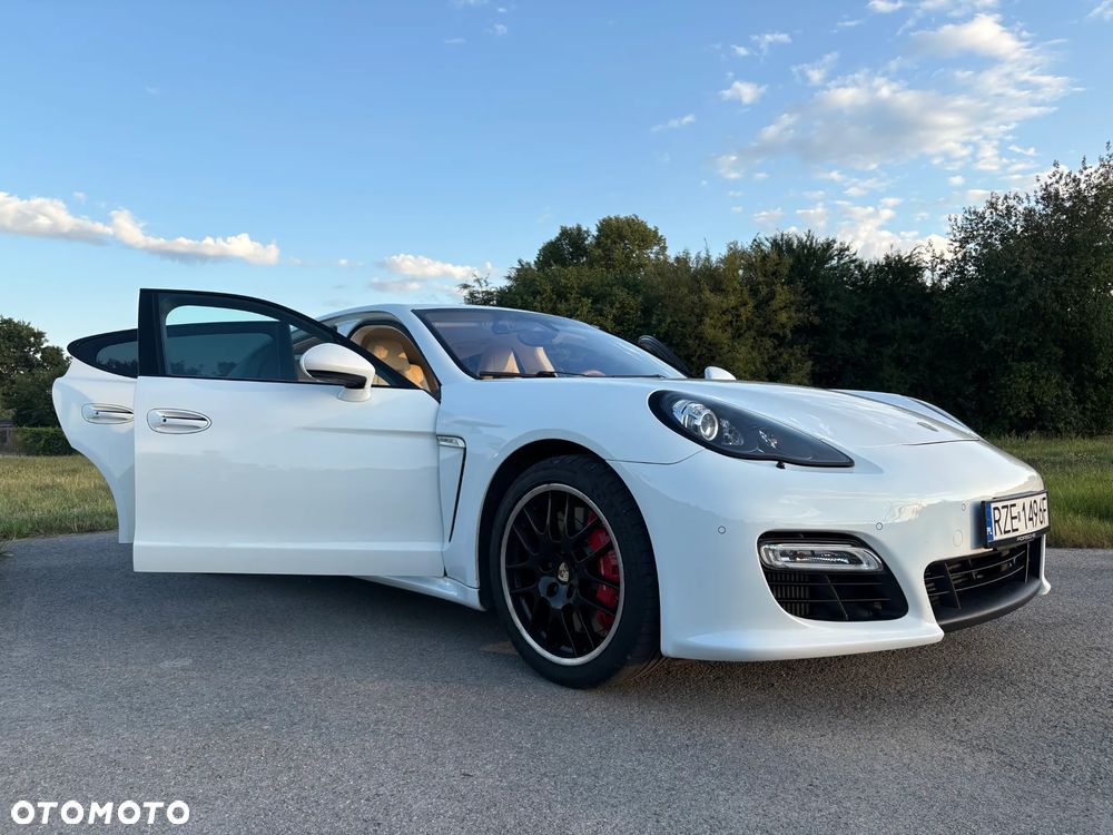 Porsche Panamera Turbo PDK - 12