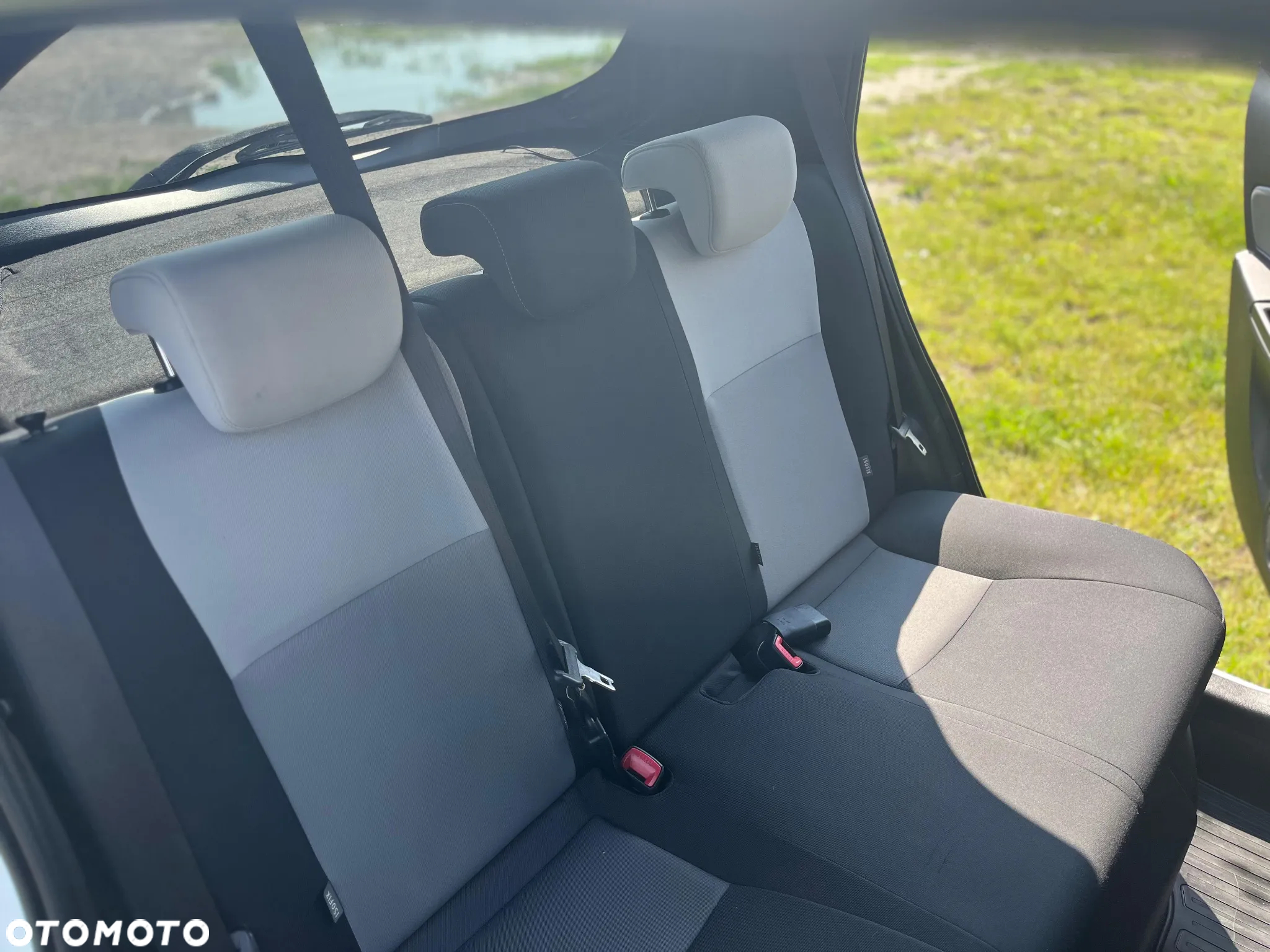 Toyota Yaris Hybrid 100 Selection Pure - 26