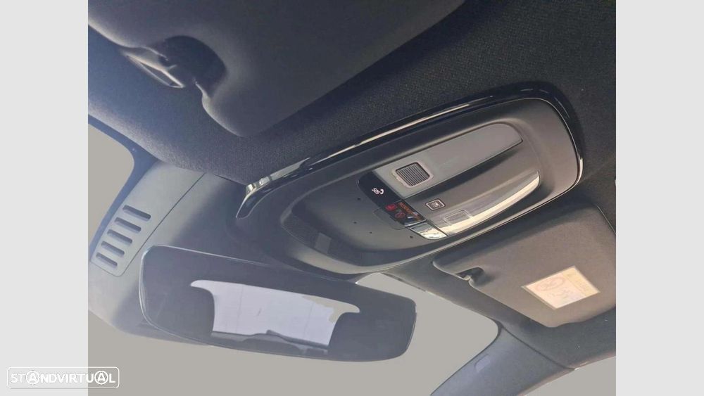 Volvo XC 40 2.0 B3 Plus Dark - 31