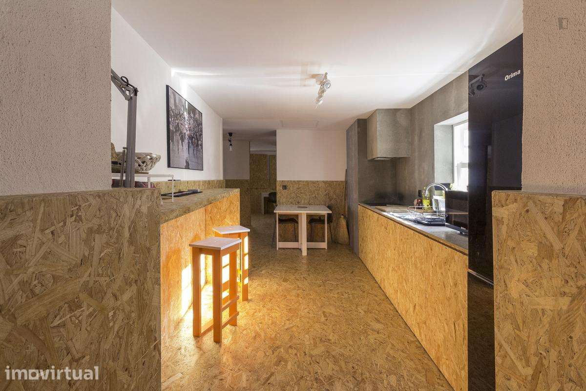 Quarto - localizado em Baixa Coimbra - Grande imagem: 4/8