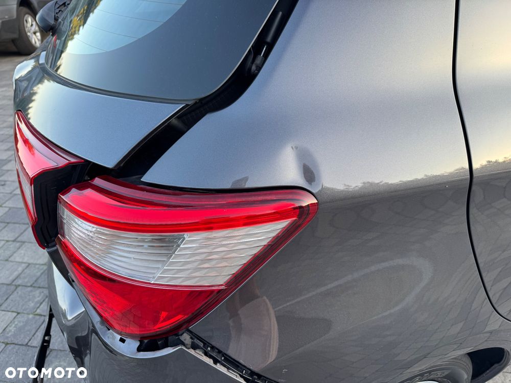 Toyota Yaris Hybrid 100 Premium - 8