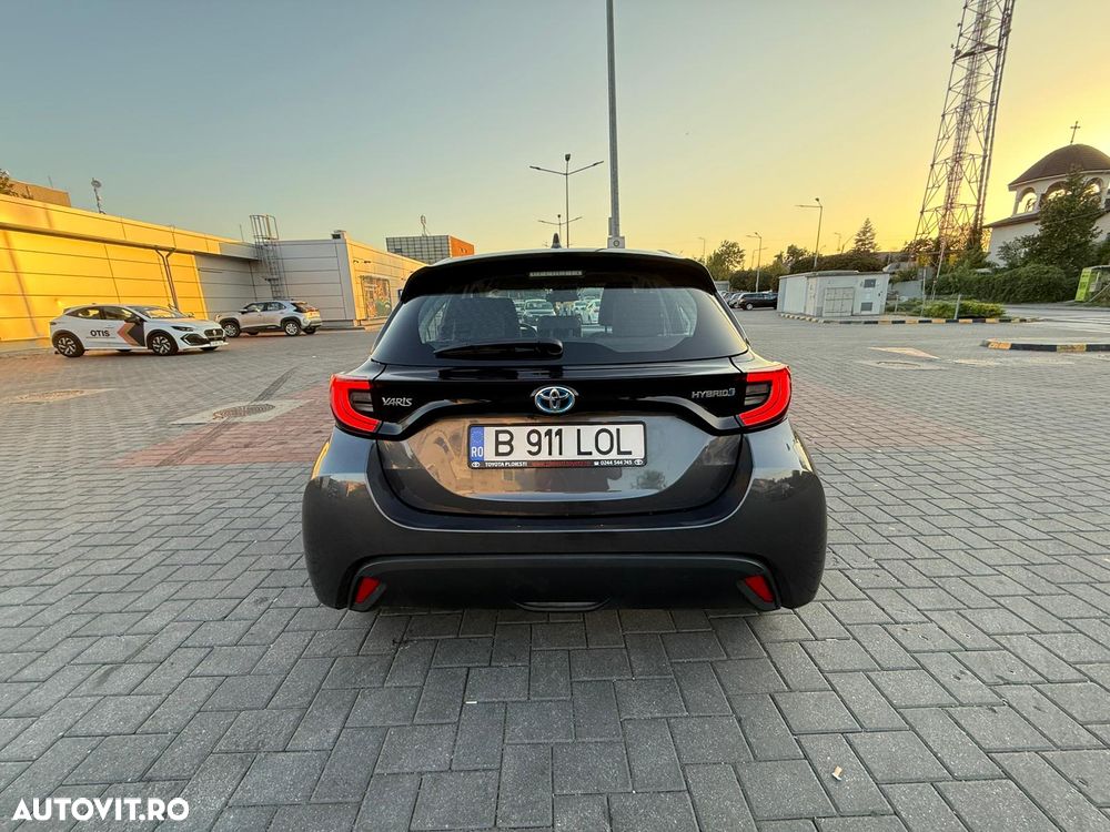 Toyota Yaris 1.5 VVT-i HSD Dynamic Plus Bi-tone - 6