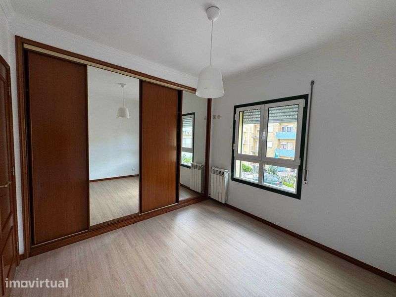 Arrenda-se T2 com Garagem - Grande imagem: 3/12