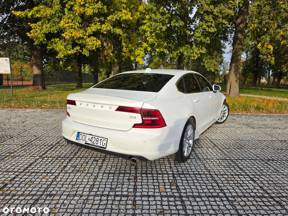 Volvo S90 D4 SCR Momentum Pro - 4
