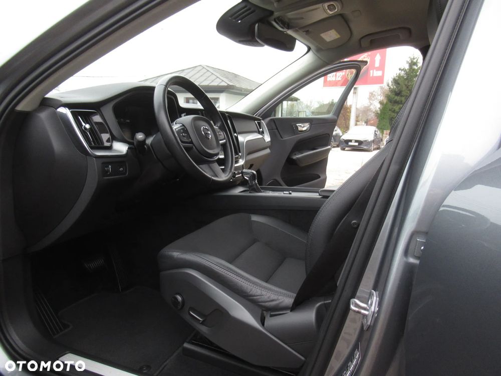 Volvo XC 60 T4 Momentum Pro - 5