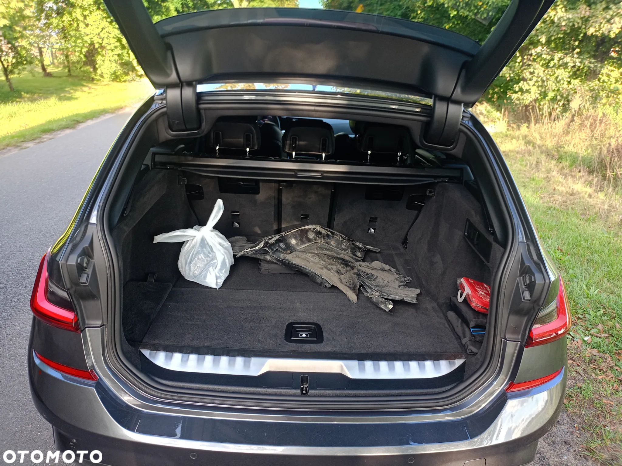 BMW Seria 3 330e Touring xDrive M Sport - 13