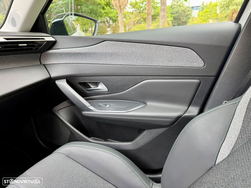Peugeot 408 HYBRID 136 e-DSC6 Allure - 20