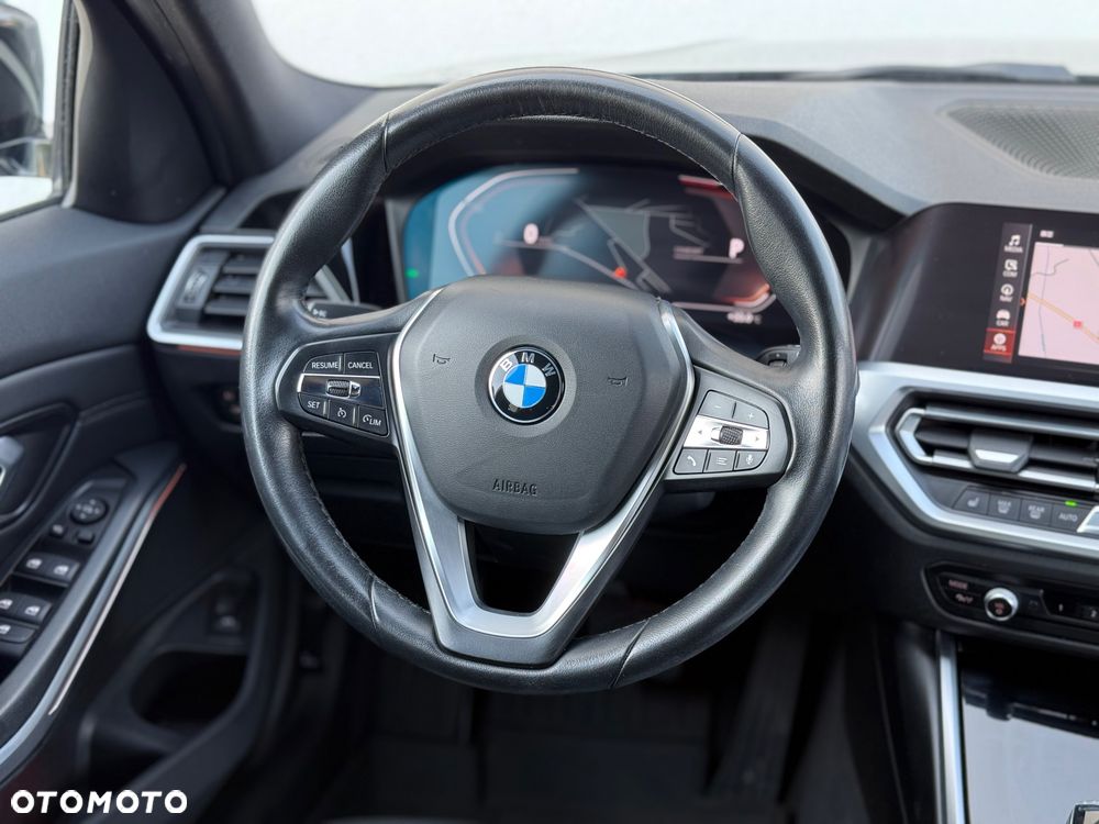 BMW Seria 3 320d Edition Luxury Line Purity - 24