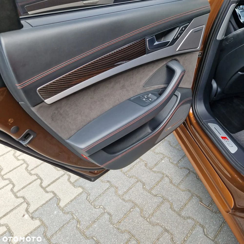 Audi S8 - 6