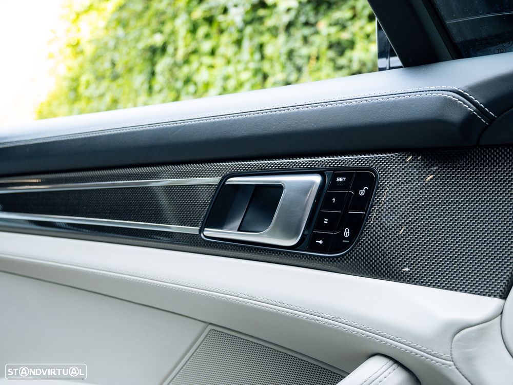 Porsche Panamera Turbo - 33