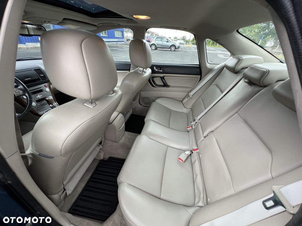 Subaru Legacy - 8