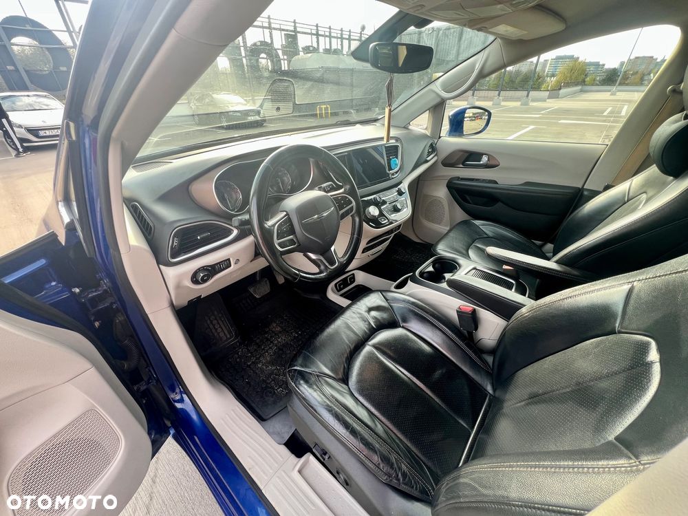 Chrysler Pacifica - 11