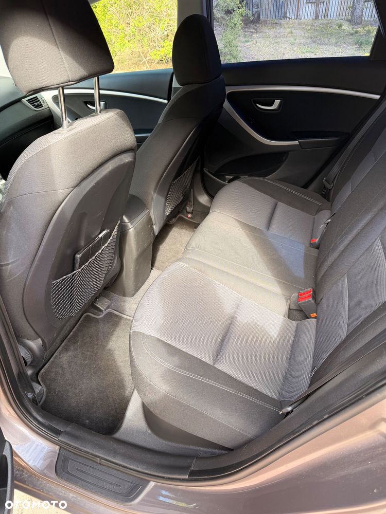 Hyundai i30 blue Kombi 1.6 CRDi Style - 11