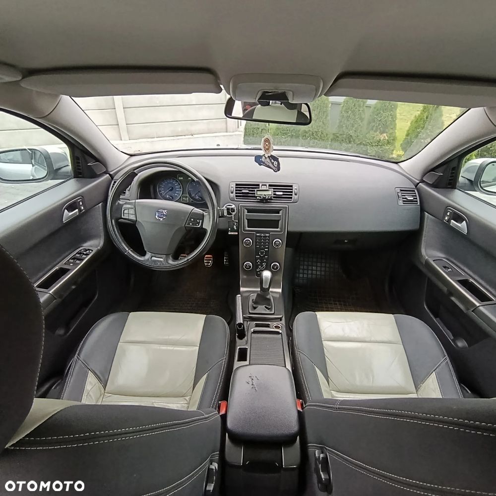 Volvo V50 2.0D R-Design Momentum - 11