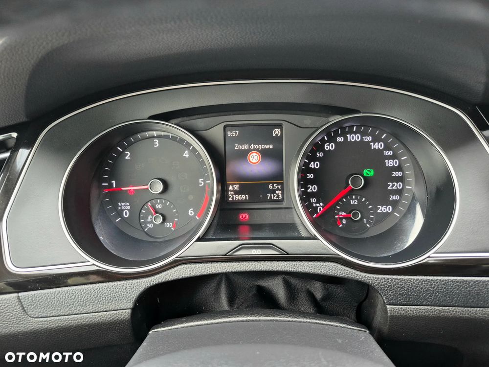 Volkswagen Passat 2.0 TDI SCR (BlueMotion Tech) 4Motion D Highline - 28