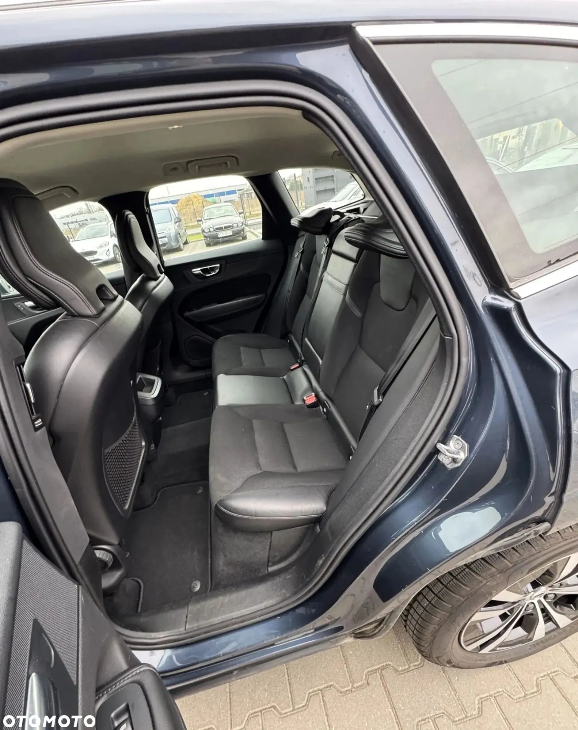 Volvo XC 60 D4 Momentum Pro - 21