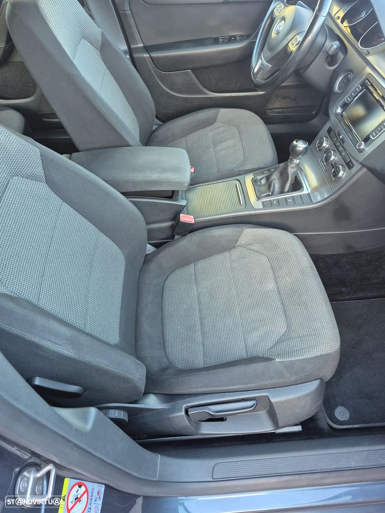 VW Passat Variant 1.6 TDI BlueMotion - 12
