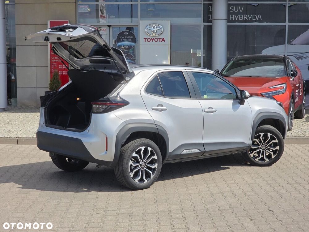 Toyota Yaris Cross Hybrid 1.5 Comfort 4x4 - 6