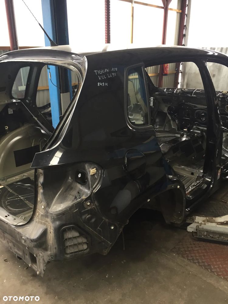 VW TIGUAN 10R ĆWIARTKA PRAWA TYŁ LC9X - 1