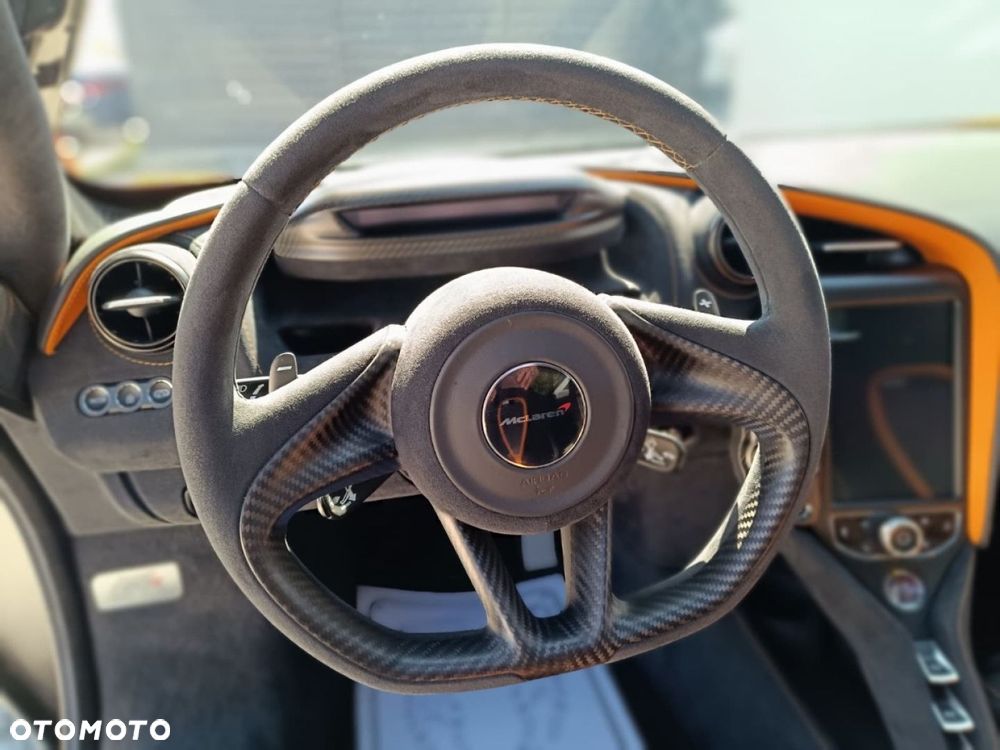 McLaren 720S Coupe - 24