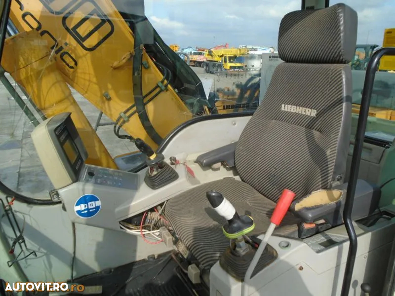 Liebherr R900C - 8
