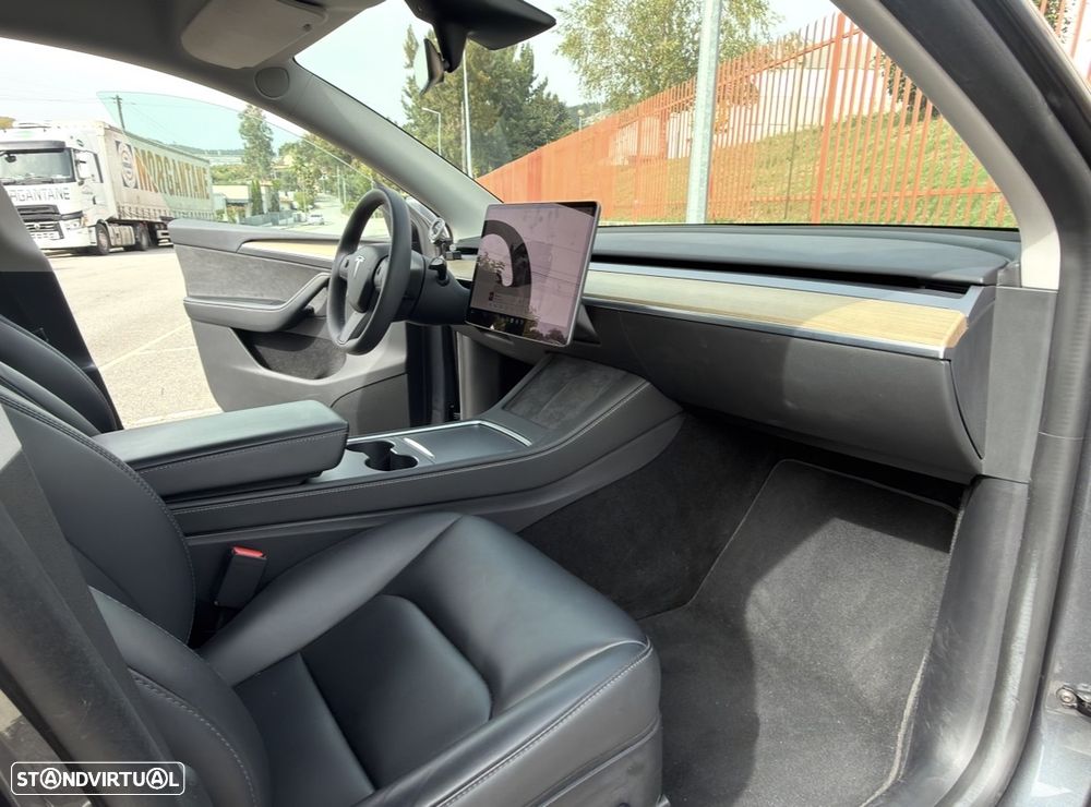 Tesla Model Y Long Range Tração Integral - 17