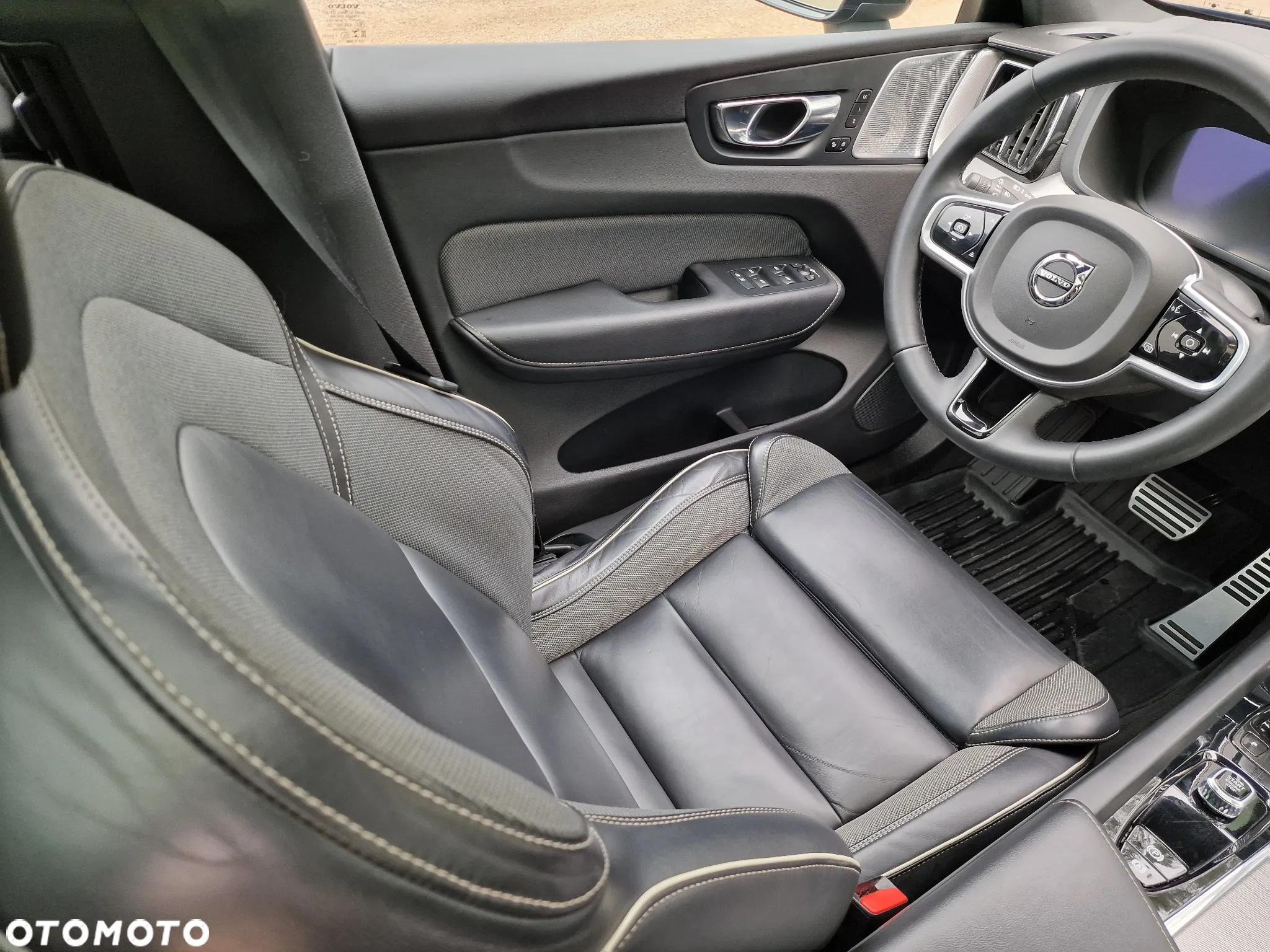 Volvo XC 60 T8 Plug-In Hybrid AWD R-Design - 21