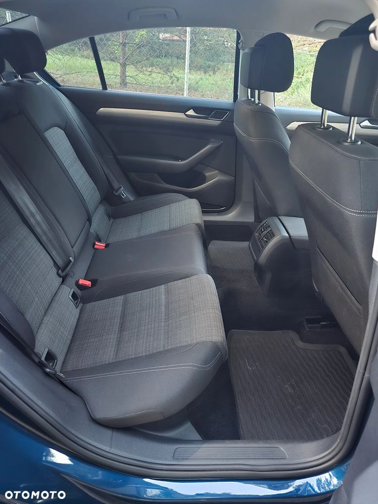 Volkswagen Passat - 17