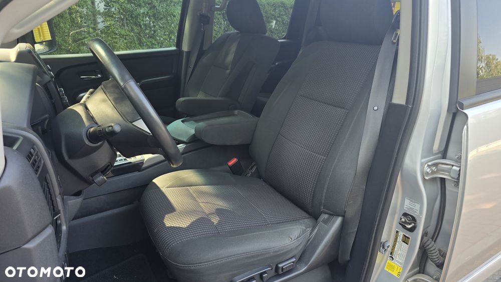 Nissan Titan 5.6 V8 LE Crew Cab - 15