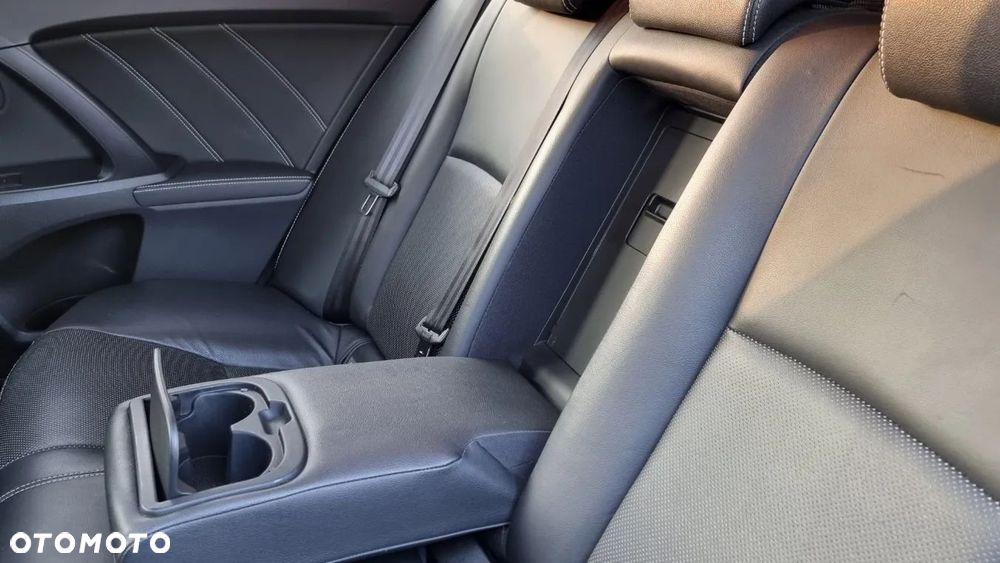 Toyota Avensis 2.0 Premium MS - 20
