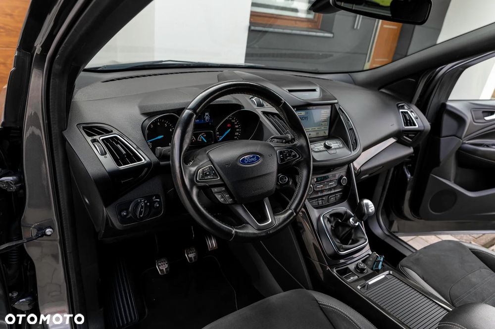 Ford Kuga 1.5 EcoBoost 2x4 ST-Line - 29