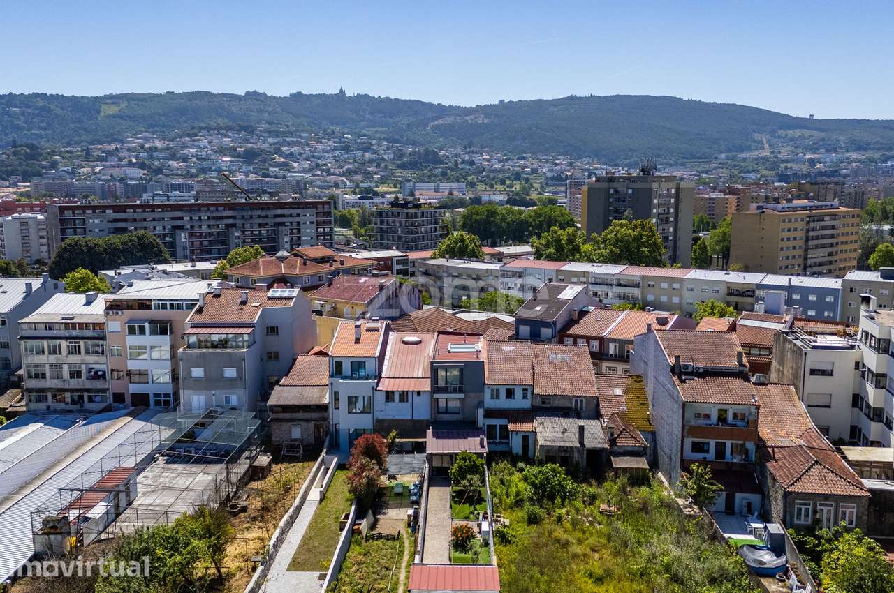 Moradia T4 com Elevador, Garagem e Jardim na Rua D. Pedro V - Grande imagem: 4/60