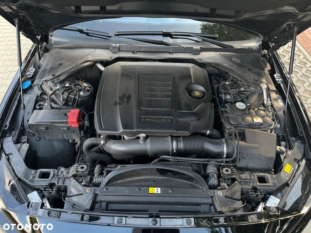 Jaguar XE 25t Prestige - 24