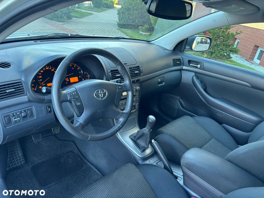 Toyota Avensis 1.8 VVT-i Executive - 17
