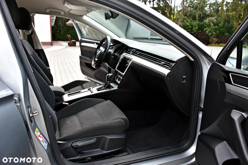 Volkswagen Passat 2.0 TDI SCR DSG Comfortline - 28